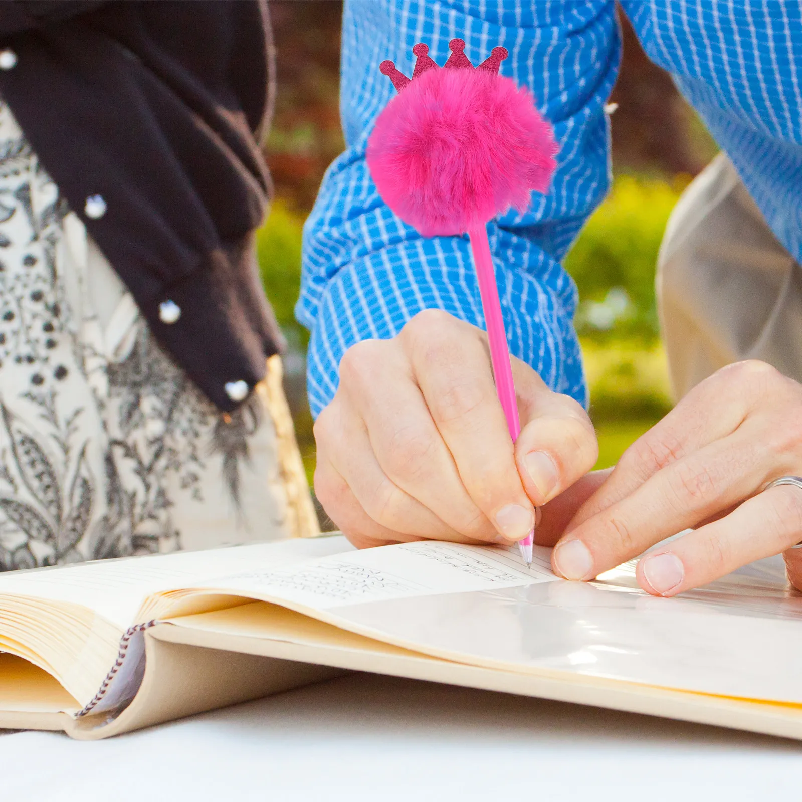 

4 pcs Pen Kawaii Pompom Ballpoint Pen Crown Top Cute Writing Tool For School Office Party Favors Decorative Stationery Novelty