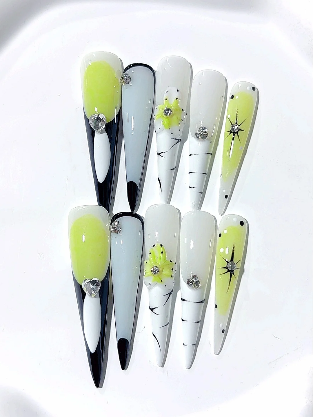 

Zebra Pattern Three-Dimensional Flower Long Pointed Fashion Nail Art (Jsa26)