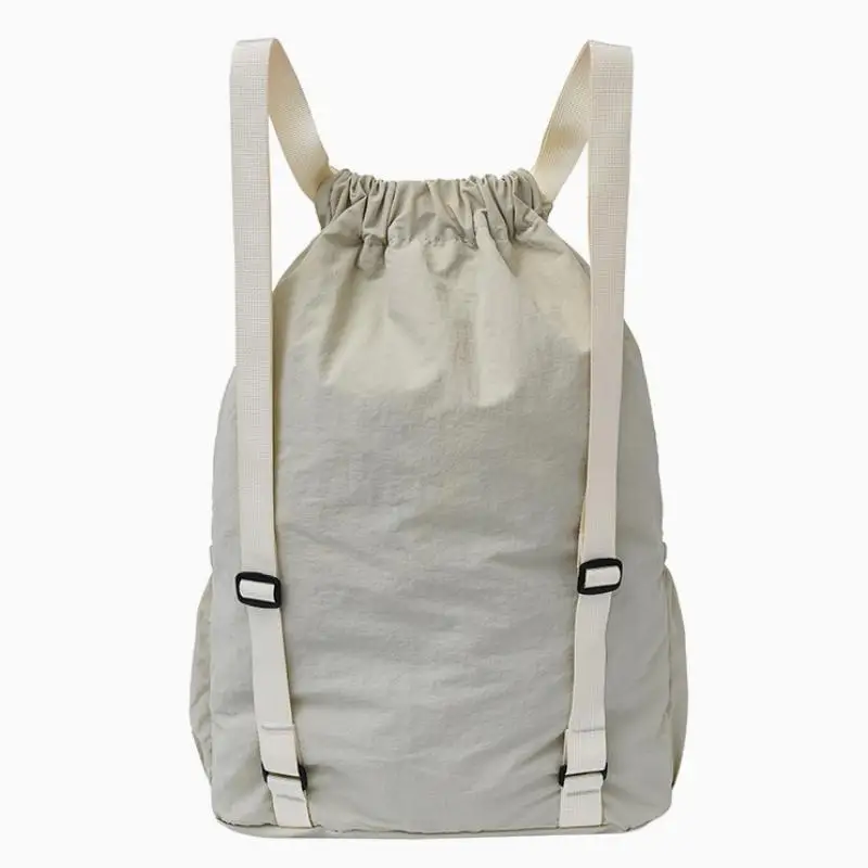 Modischer Leichtgewicht-Rucksack mit Kordelzug, Großraumige Faltbare Sporttasche für Schulbücher, Outdoor-Aktivitäten und Reisen – Detail 10