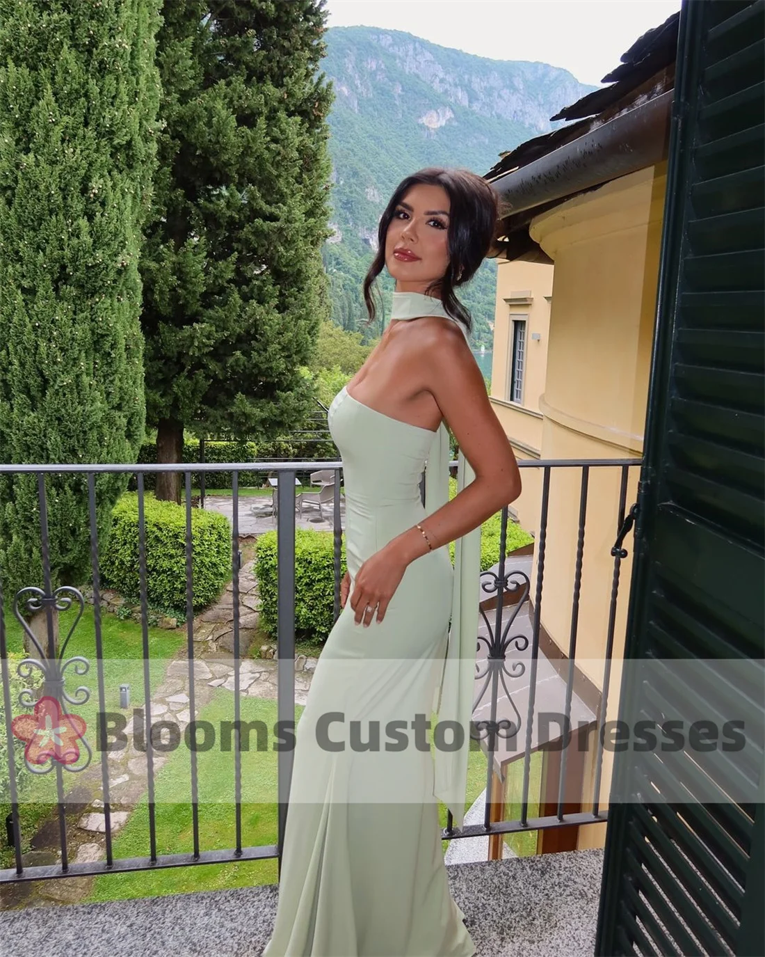 Maßgeschneidertes trägerloses Meerjungfrau-Cape-Abschlussballkleid, elegantes ärmelloses Damen-Abendkleid, schlichtes formelles Anlasskleid für Hochzeitsgäste