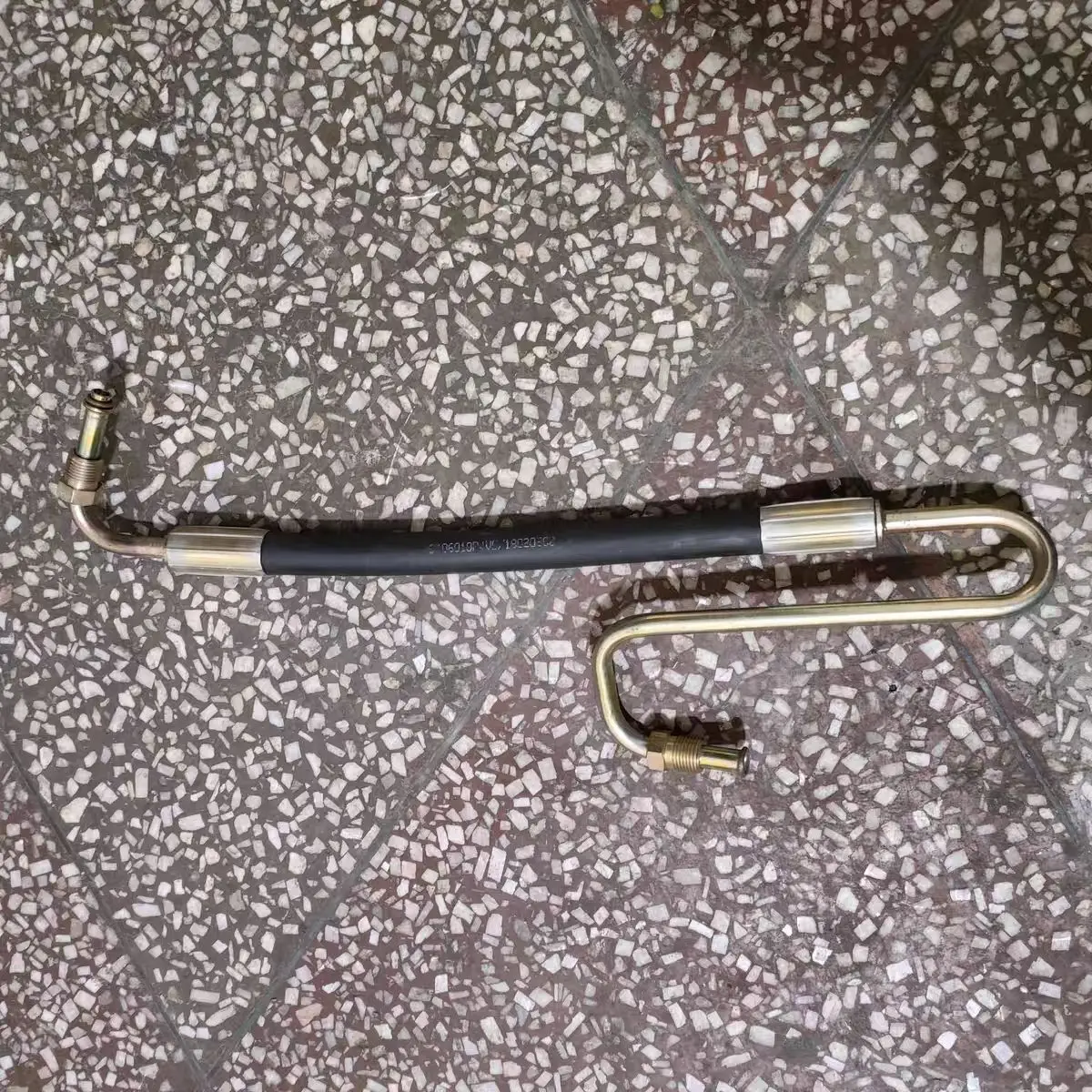 

Подходит для Foday Pickup / Foday Lion F16: Шланг высокого давления шестерни гидроусилителя рулевого управления / Масляная труба высокого давления рулевого управления / Power Ste