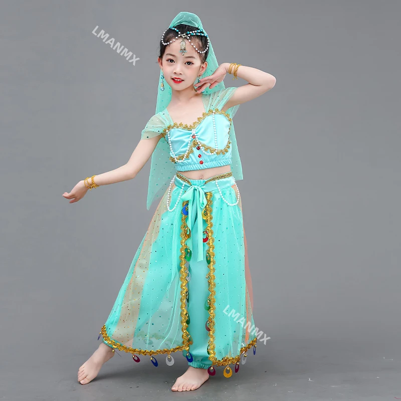 Taniec dziecięcy Xinjiang, taniec etniczny, występ chóralny w stroju księżniczki Jasmine.