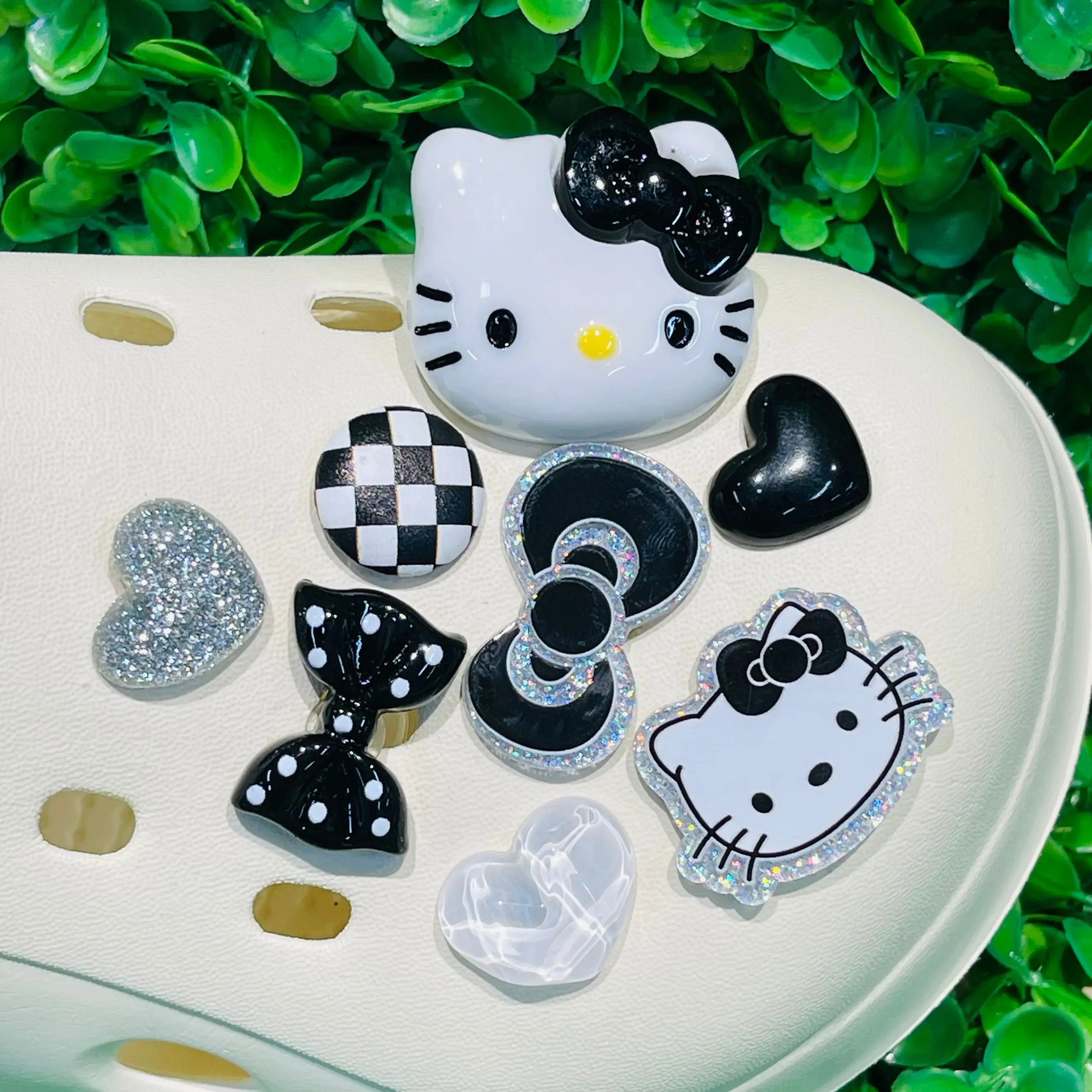 Mesuca 6/8Pcs Cartoon Character Shoe Charms Heart-shaped Bowtie Resin Clog Buckle Accessories Fit Woman Party Gifts