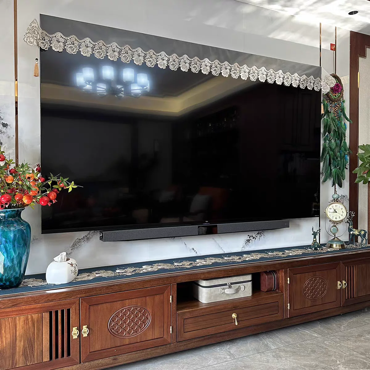 

Новая универсальная пылезащитная накидка на телевизор для дома, крепление на подвесной кронштейн, для ЖК/LED телевизоров, несъемная.