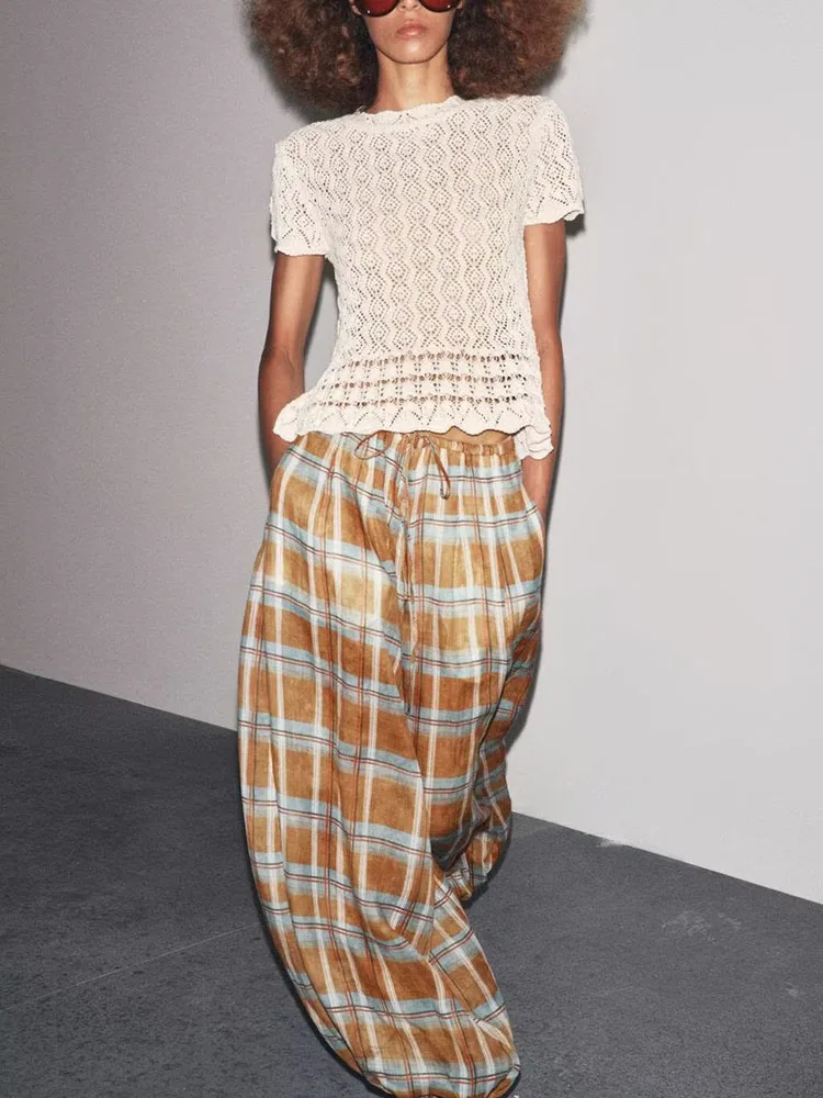 

Autumn 2025 Women's Knitted Hollow out Me round Ne ort Sve Top Faionable Light Maturi Sle Casual Comfortable Fit