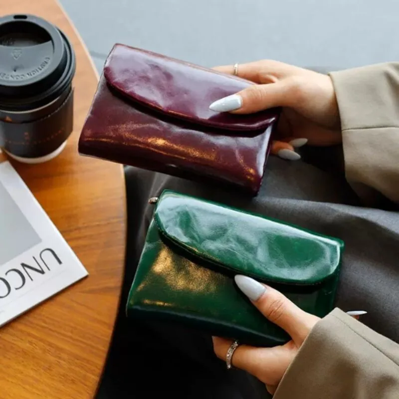 retro-bright-short-women's-wallet-large-capacity-coin-holder-clutch-simple-multi-card-slot-magnetic-buckle-closure-leather-wa