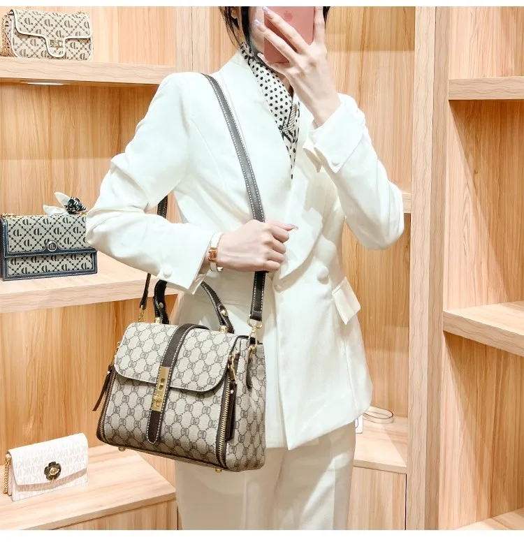 High End Brand Crown Letter Flower Material Casual Handbag Fashionable and Versatile Popular Single Shoulder Crossbody Bag