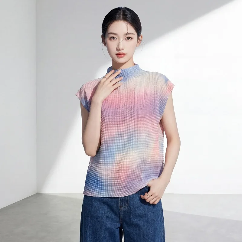 

Футболка Miyake Gradient Top 2026: Новинка лета, элегантная, с полувысоким воротником, повседневная, эластичная, плиссированная, легкая, комфортная женская одежда