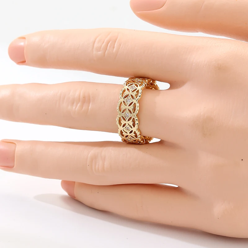 Elegant Temperament Hollowed Golden Plated Ring for Women Fashion Classic Banquet Wedding Engagement Jewelry Accessories Crafts