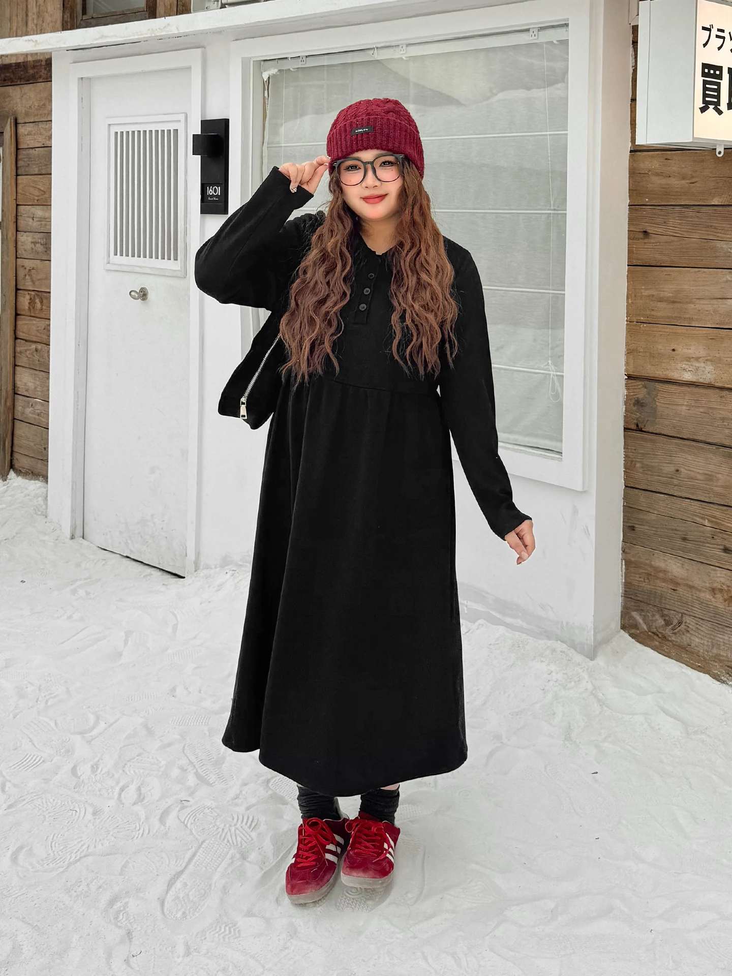 فستان نسائي بمقاسات كبيرة بخصر عالٍ مبطن بالصوف وياقة بولو، بتصميم أنيق للعمل، خريفي وشتوي، بقصة A-line تنحيف الجسم