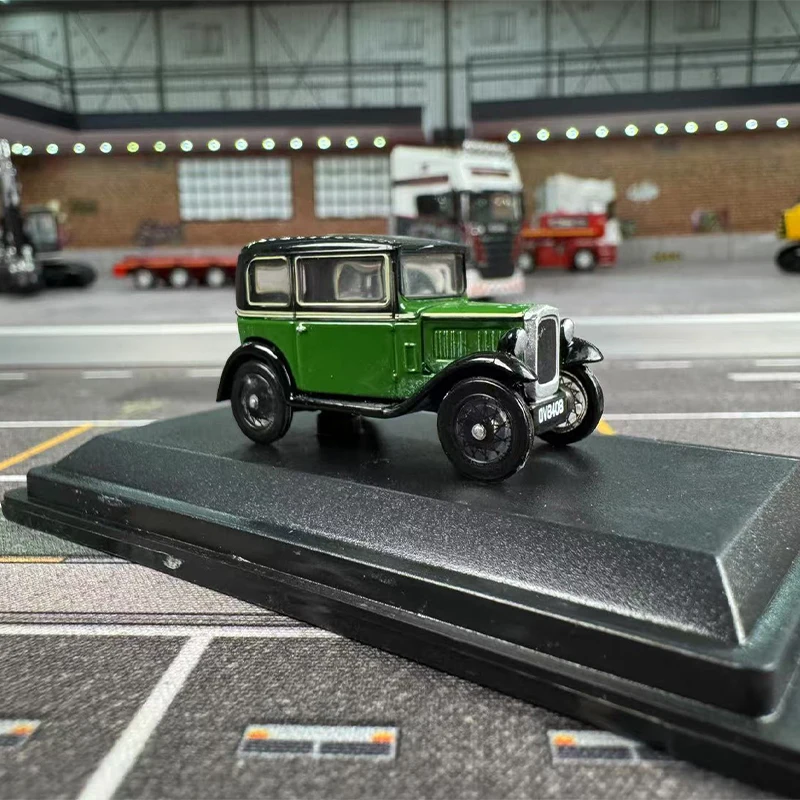 

1:76 Scale Austin Classic Car Vintage Car Simulation Alloy Model Static Display Collectible Toy Gift Souvenir Decoration