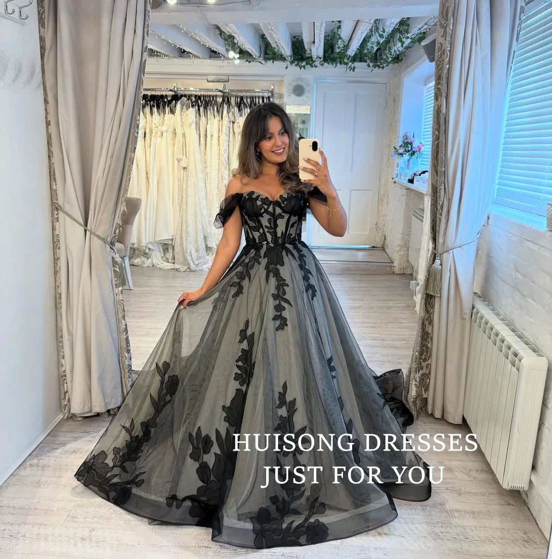

HUISONG Customized Gothic Black Wedding Dresses Lace Appliques Off Shoulder Sleeveless A-Line Bridal Gown suknia ślubna