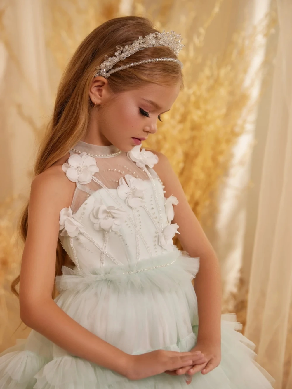 Luxury Pearls Tiered Tulle Long Dresses With 3D Flower For Kids Performance Outfit Fashionable Halter Girls Princess Gown