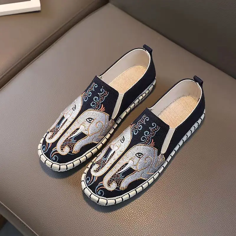 

New Man Spring Summer Canvas Casual Shoes Soft Sole Non Slip Slip On Flat Sole Ethnic Style Embroidered Shoes Casual Nude Shoes