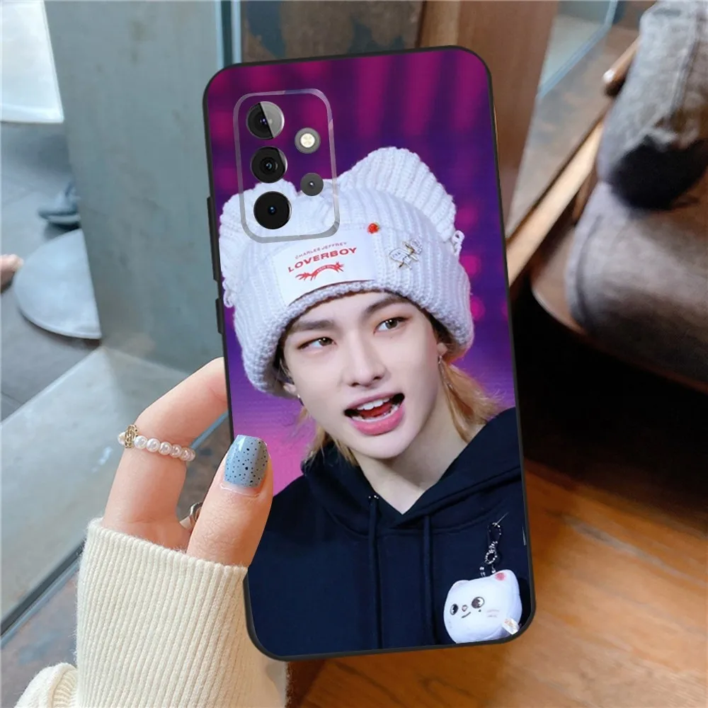 Kpop H-Hyunjin Phone Case For SamsungS24,23,22,21,S20 ,Pro10,S30Plus,S9,20lite Ultra Black Cover