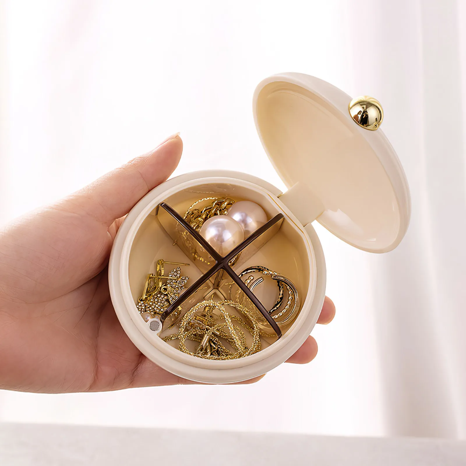 

Маленький портативный контейнер для таблеток с четырьмя отделениями, герметичный органайзер для лекарств, легкий дорожный круглый диспенсер