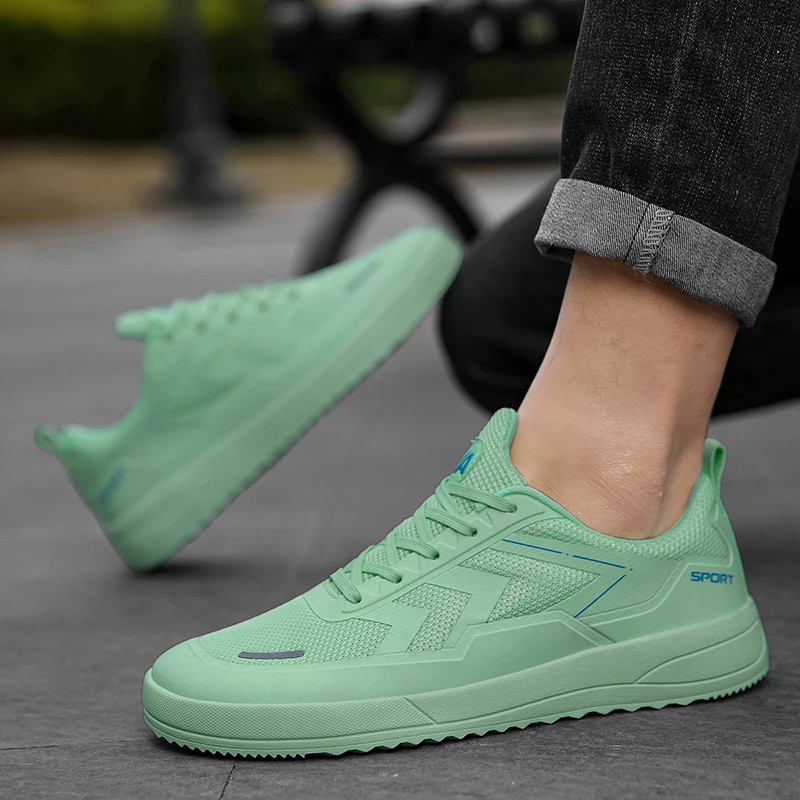 

Large men's shoes, new mesh breathable and odor proof board shoes, lightweight and soft soled non slip casual sports shoes