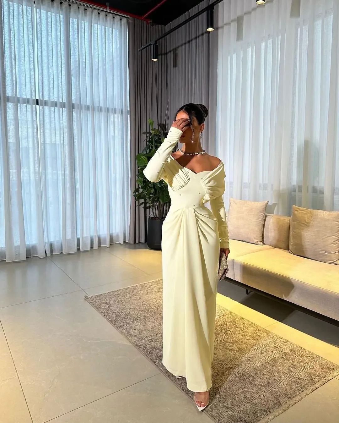 Jersey Kristal Temperamen Khusus Gaun Malam Lurus dari Bahu Gaun Selebriti V-Neck Lengan Panjang Halus