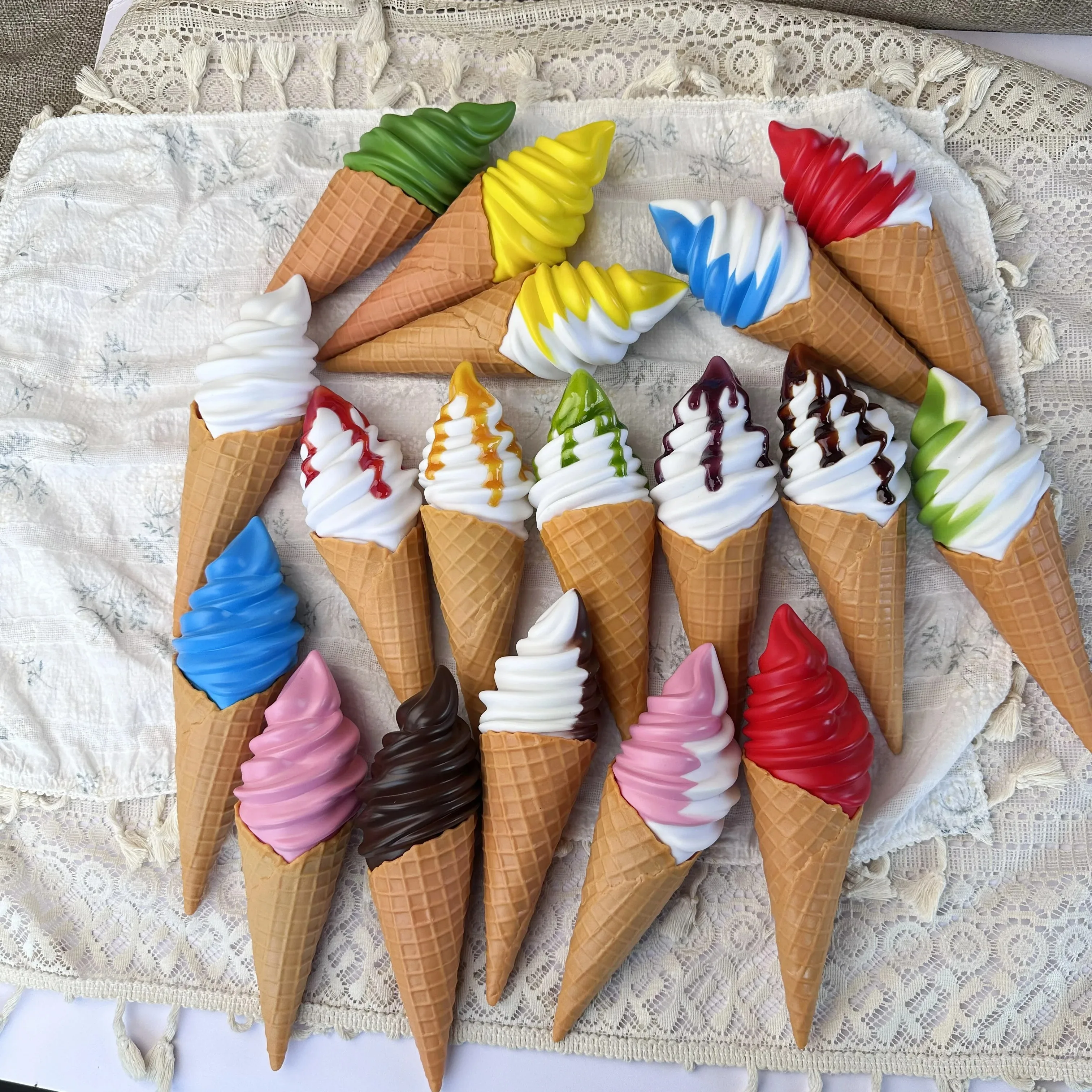 21 cm/8,3 Zoll realistisches PVC-Eis, großes gefälschtes Dessertmodell für die Schaufensterstellung, Fotografie-Requisite, Party-Dekoration, Lebensmittelständer – Detail 5