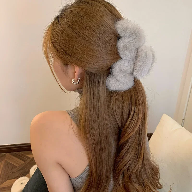 Grampo de garra de pelúcia para mulheres, onda nuvem em forma, tubarão garra, hairpin, peles artificiais, cabelo caranguejo, acessórios, moda inverno