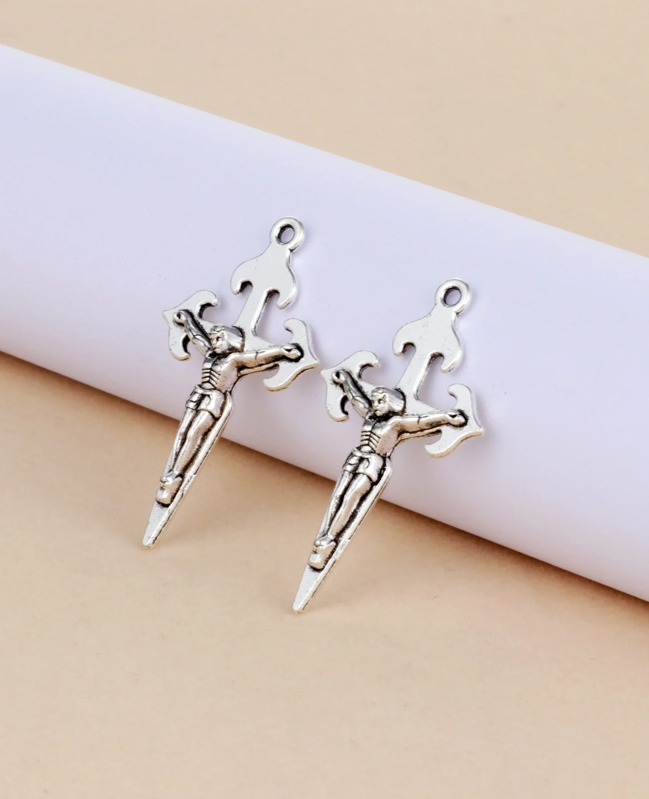 Diyalo 30 Stück katholische Santiago Kreuzritter St. James Jesus Kreuzigung Kreuz Anhänger für DIY religiösen Schmuck Bastelzubehör – Detail 3