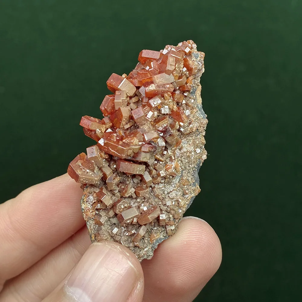 A1-2B 2-3CM Natural Vanadinite Barite 1PCS Stones and Crystals Mineral Specimen Rough Ore Morocco Box size:52*52*52 mm