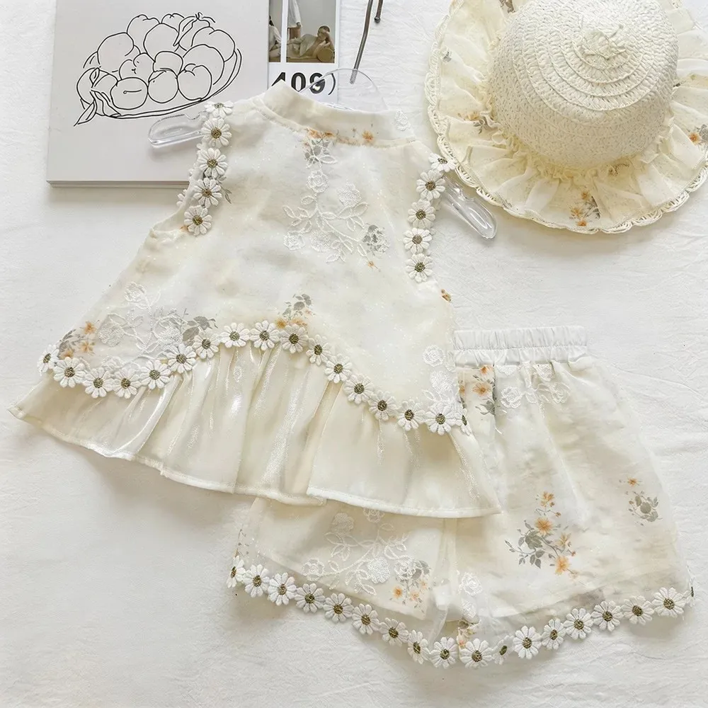 2026 Girl's National Style Panbuckle Tassel Pendant Sleeveless Top Set Summer Daisy Embroidery Lace Shorts Set