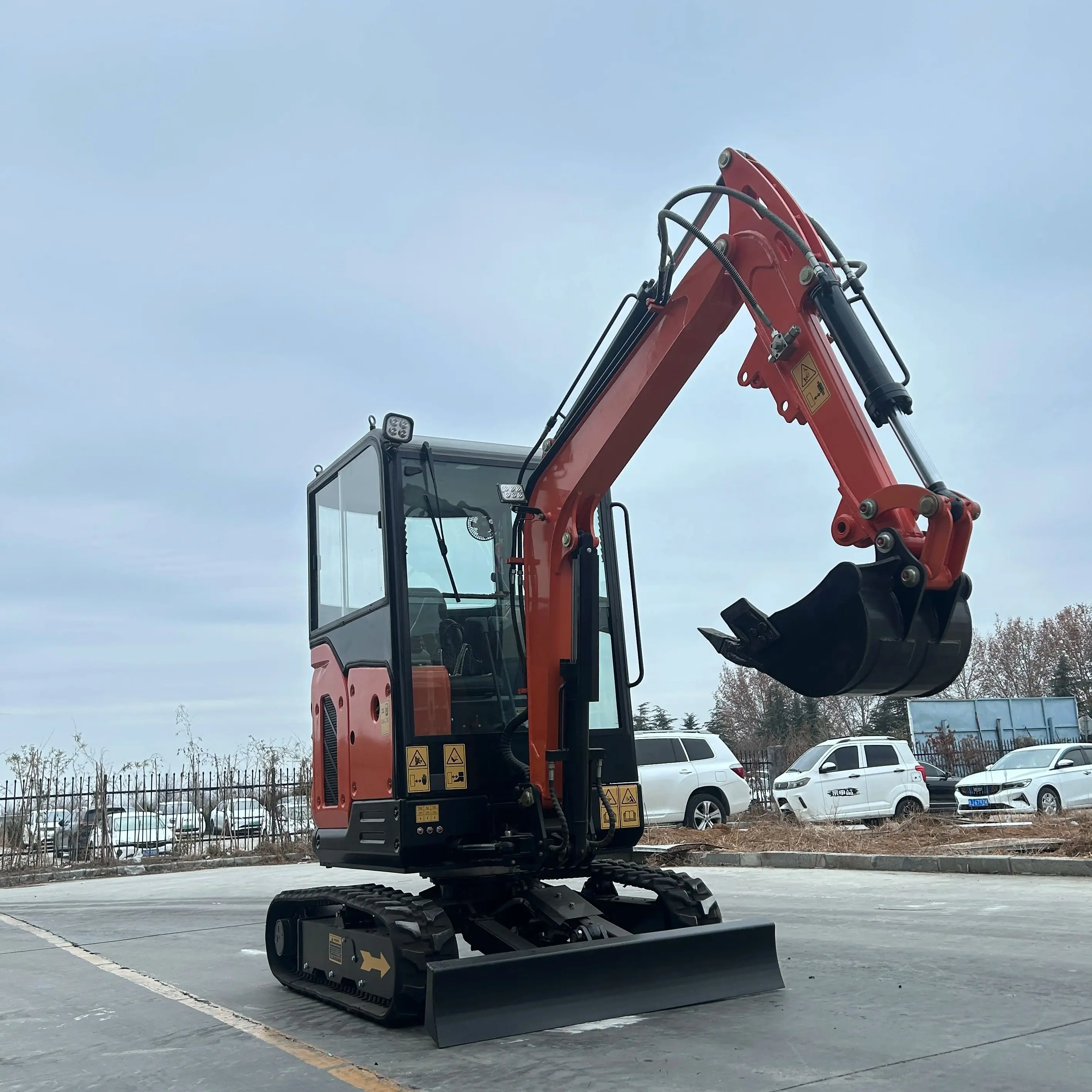 

Factory price: Chinese mini 2.5-ton Euro 5 hydraulic crawler excavator for sale