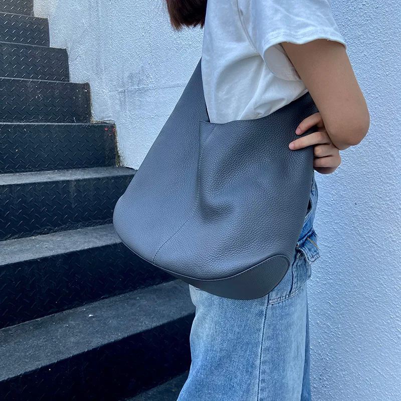 Bolso de mano informal de piel de vaca de primera capa importado de viento perezoso, bolso de cubo de moda de cuero para mujer, nuevo bolso Simple de gran capacidad