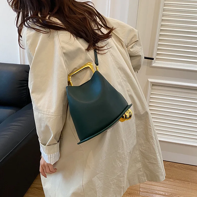 2026 الشتاء الاتجاه الفاخرة تصميم عادية الملمس دلو حقيبة جديدة حقيبة نسائية موضة الكتف حقيبة ساعي حقيبة نسائية شعبية