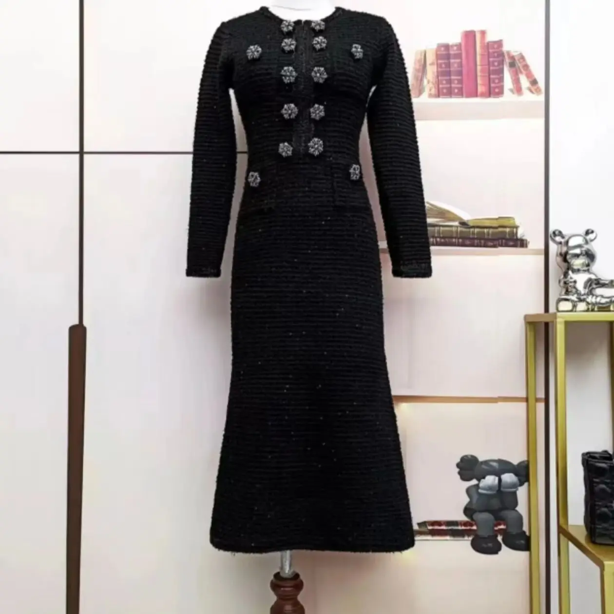 

Spring New High-Quality Fashionable Commuting Elegant Woolen Knitted Fabric Button Slim Fit Round Neck Long Sleeved Dress