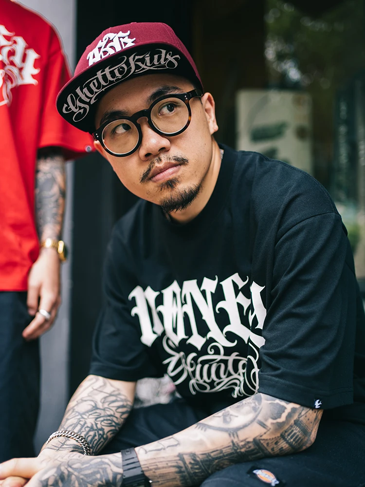 Street Style Tattoo Artist Dou – Street Fashion Theme Bewertung und Preis