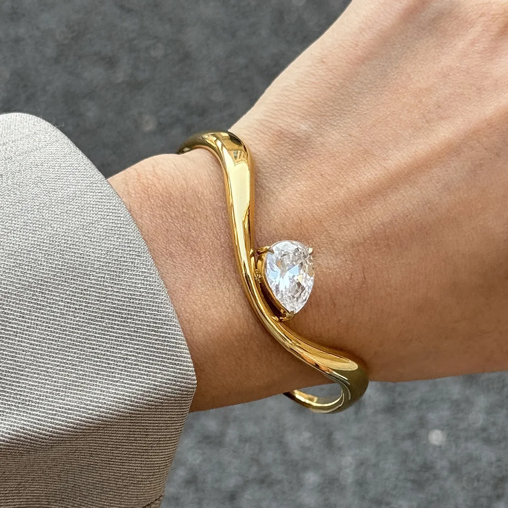 

Women Zircon Bracelet 18K Gold Color Plated Stainless Steel Open Bangle Light Luxury Jewelry High Quality