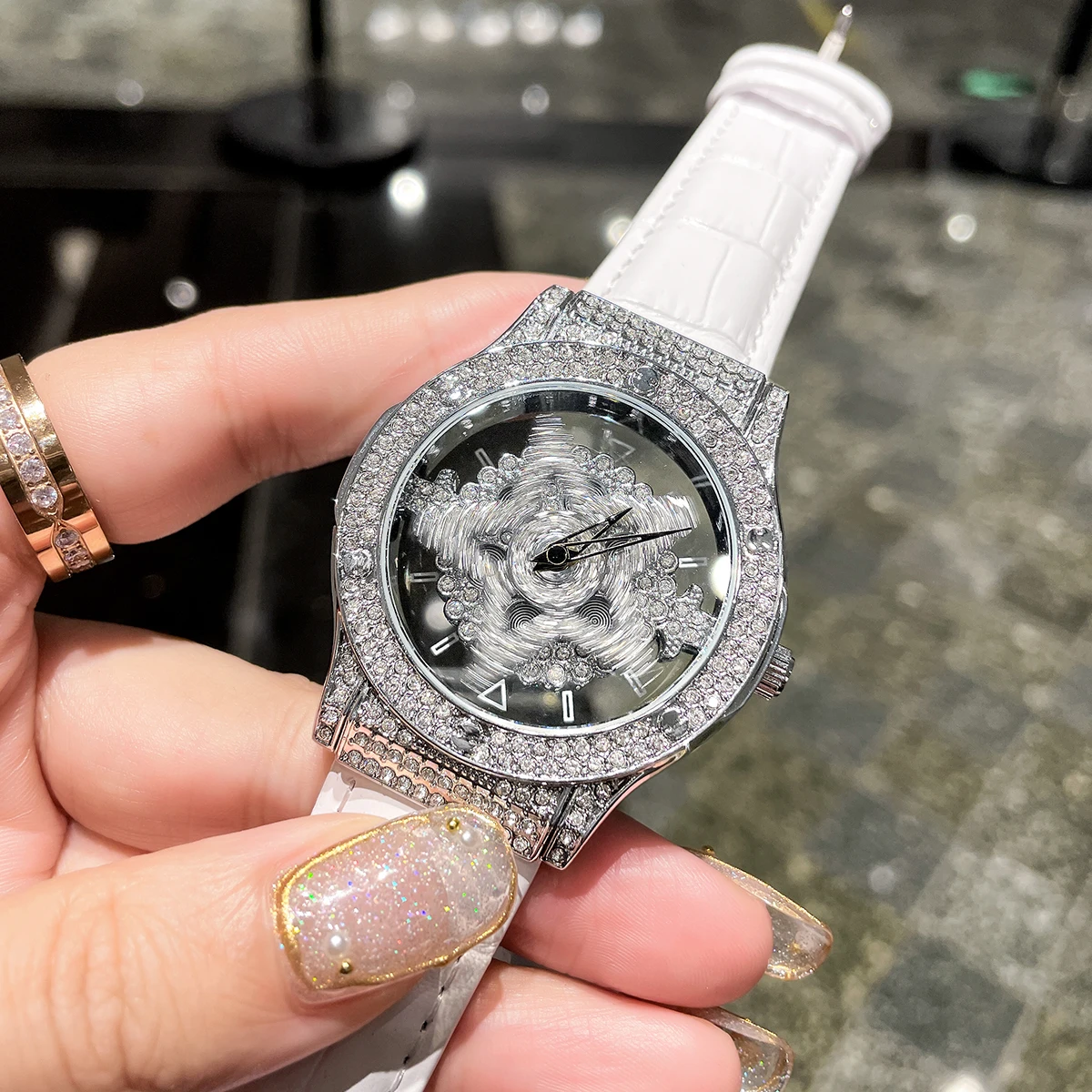 

CILOA "Женские часы с пентаграммой, встроенные бриллиантами, водонепроницаемые, звездное небо, легкие роскошные нишевые кварцевые часы