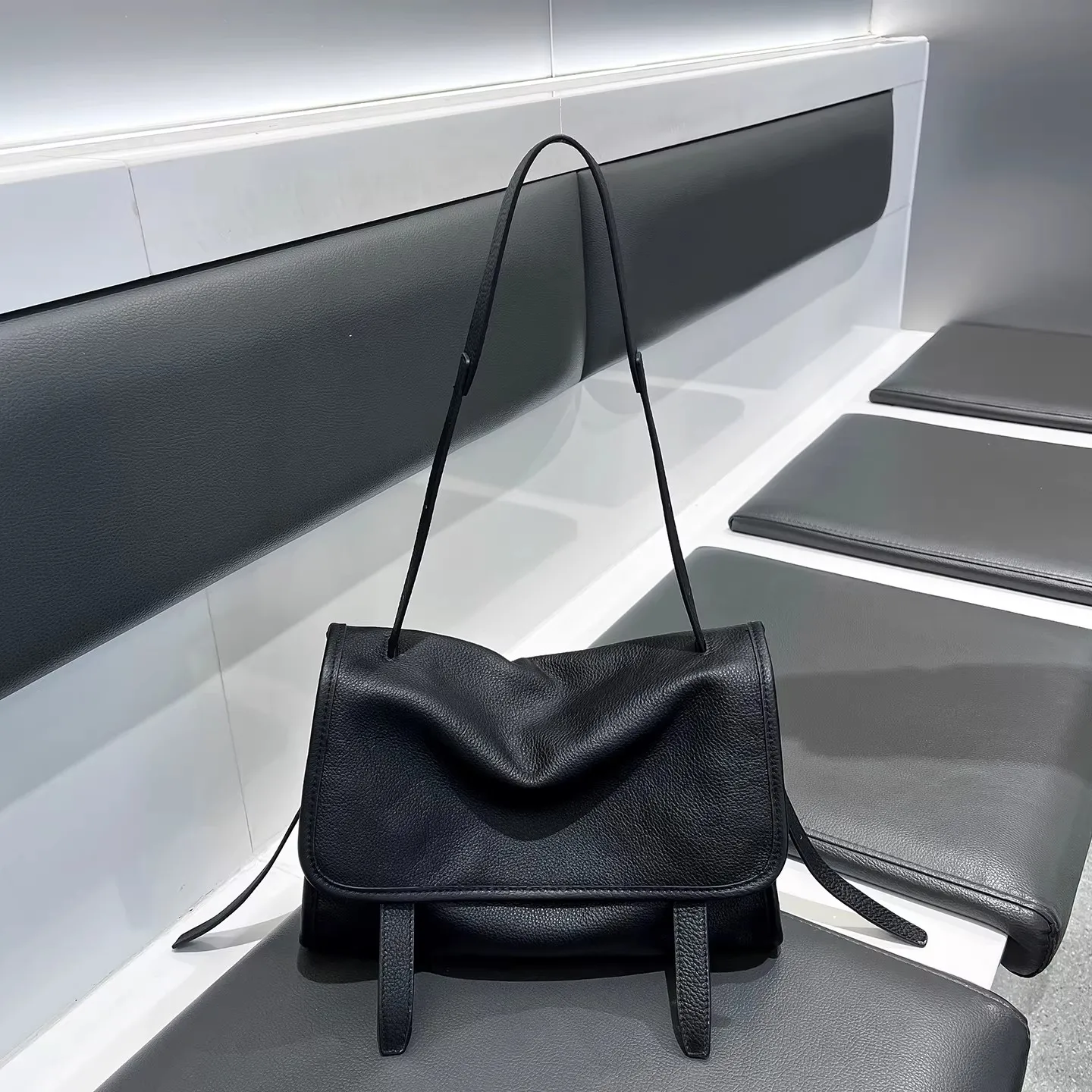 

First-Layer Soft Cowhide Leather Bag 2026 New Model Light Luxury Niche High-End Casual Commuting Wide Shoulder Strap Underarm Crossbody Bag