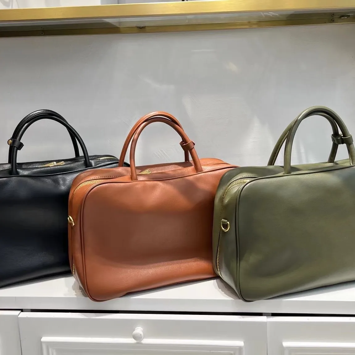

High-quality Briefcase Imported Calfskin Retro Bowling Bag for Men and Women Commuting Handbag Large Capacity Casual Versatile