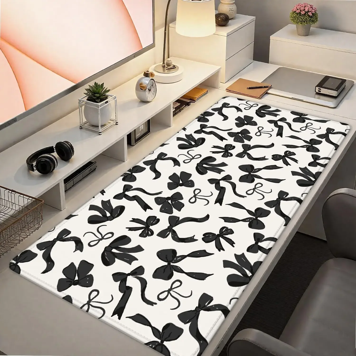 Monochrome Black Bow Gaming Mouse Pad, Simple Ribbon Knot Print Smooth Edge Non Slip Mat Gamers Office Home Wireless Mouse Use