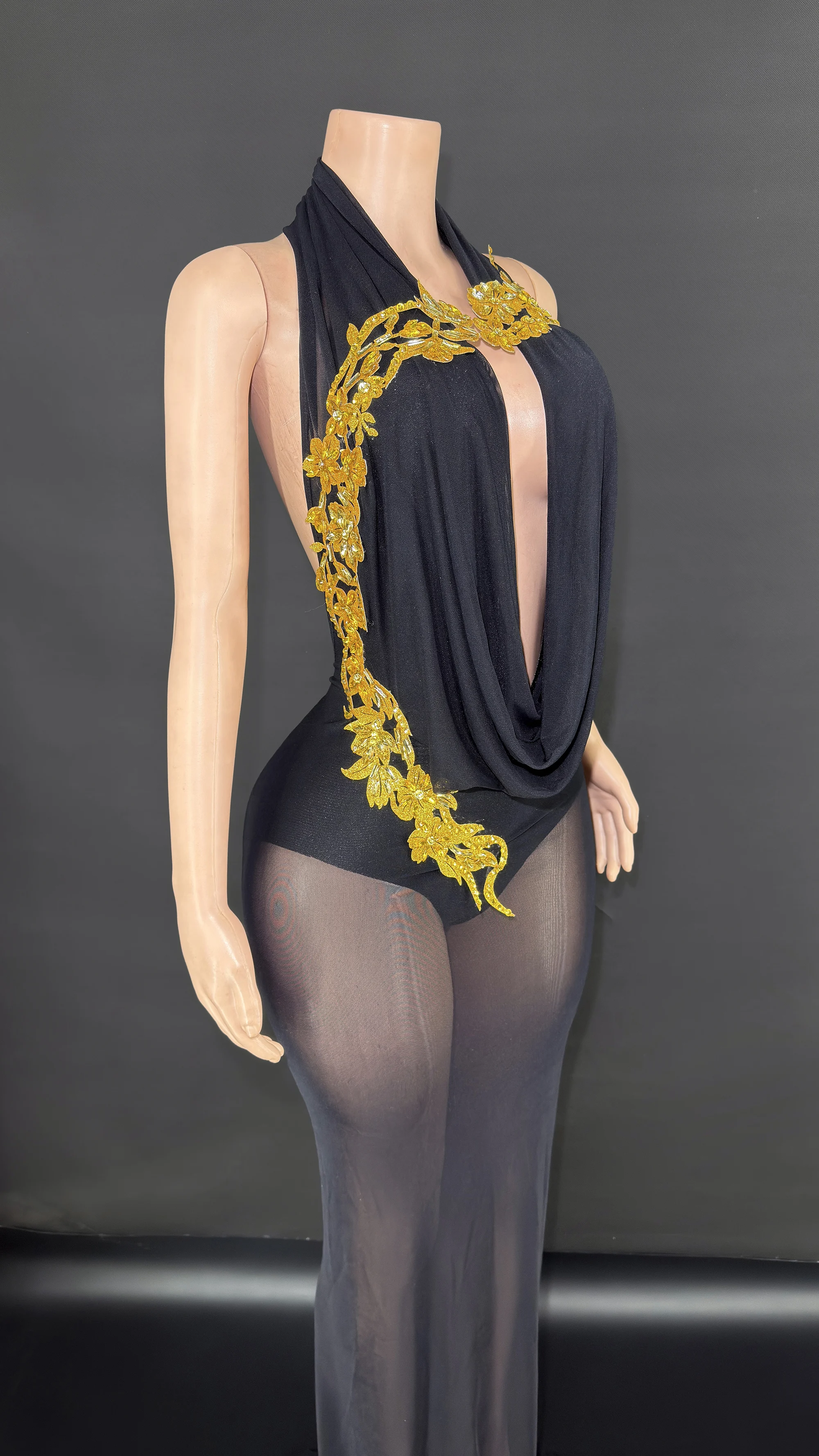 ZD Glamorous Black Sheer Long Evening Dress – Sexy Deep V Halter Mermaid Gown with Gold Appliqué Details, Elegant Transparent