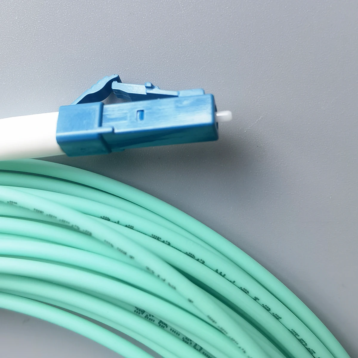 Fiber Optic Internet Cable LC/UPC-LC/UPC OM3 LSZH FTTH Multi-Mode Single Core Fiber Optic Patch Cord Cable 2.0mm Extension Cord