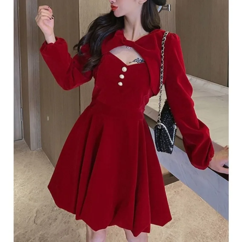 

Xiaoxiangfeng Women's 2024 Spring and Autumn Pullover V-neck New French Fashion Solid Color Button Elegant Fashion Sling Dress