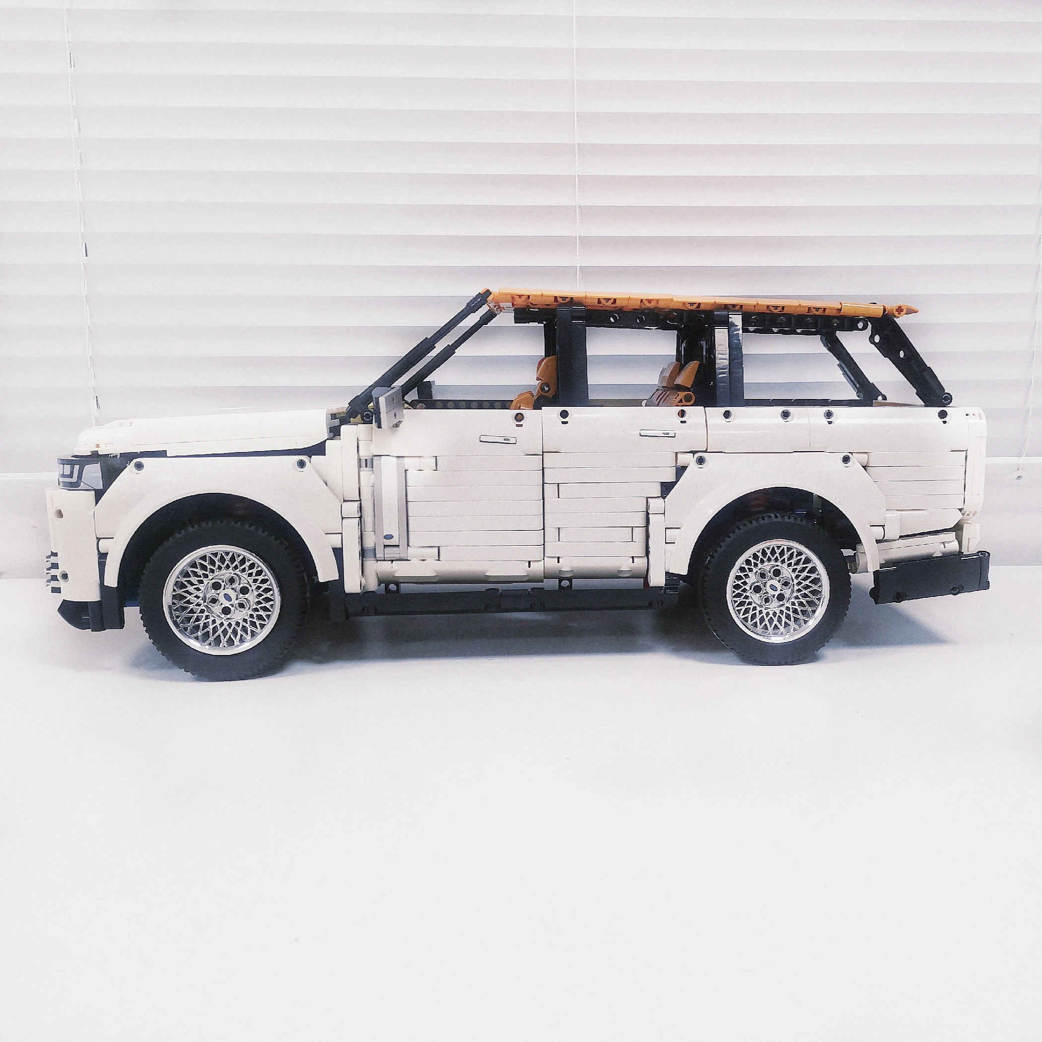 NEW IN STOCK 1:8 RangeRoverr Off-Road 3180pcs Vehicle Super Car Land SUV Technology Compatible MOC Building Blocks Bricks Toys