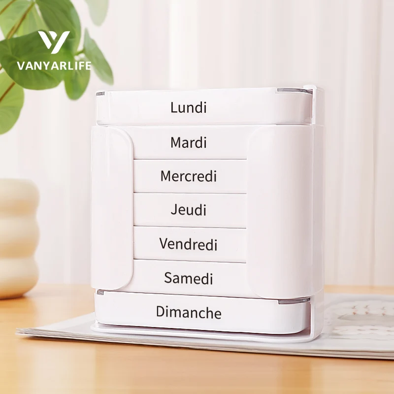 صندوق دواء مكون من 28 حجرة بتنسيق فرنسي، مكون من 7 مستويات مع 4 حجرات لكل منهما، يتكون حلًا تنظيميًا عمليًا لتخزين الأدوية في مناسبة يومية.