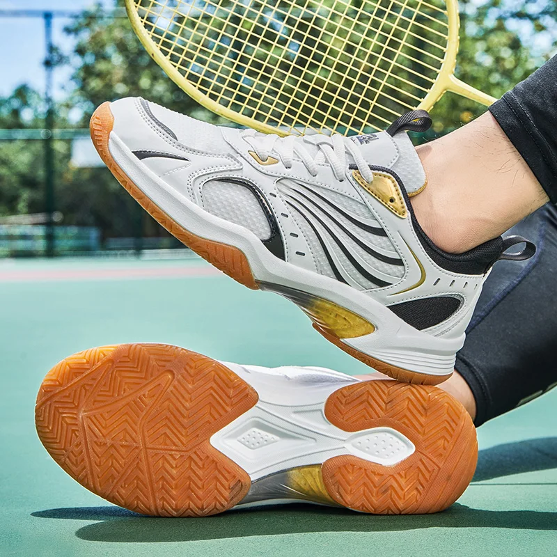 Sneaker bulu tangkis profesional pria, sepatu olahraga Badminton ringan uniseks, sepatu tenis luar ruangan bersirkulasi