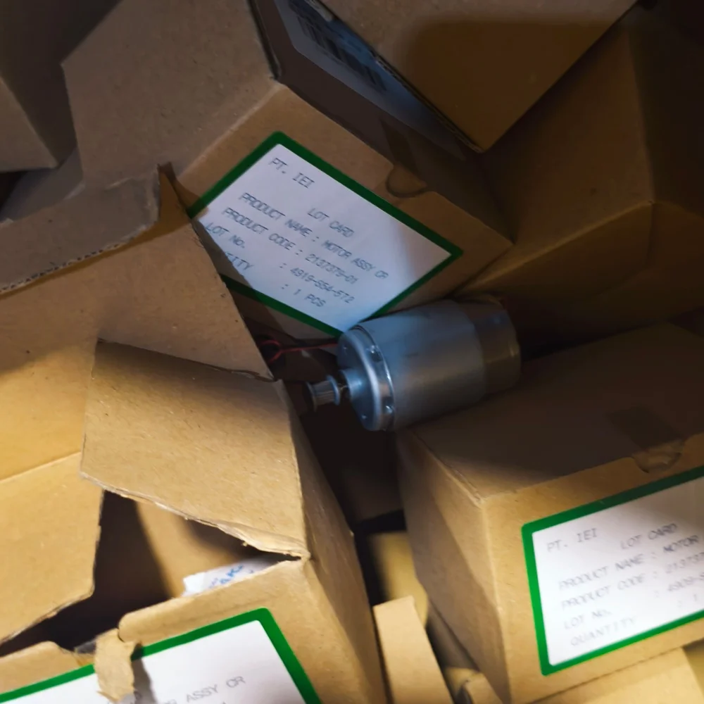 

Original New MOTOR ASSY CR for Epson R1390 R1400 R1410 R1430W R1500W B1100 T1100 T1110 L1800 ME1100 R1800 1390 2137379