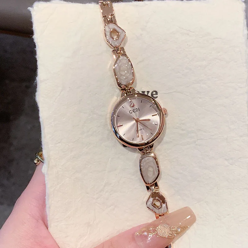 

Новые женские легкие роскошные часы-браслет с темпераментом, женские высококачественные кварцевые часы, модные и универсальные часы с высоким внешним видом