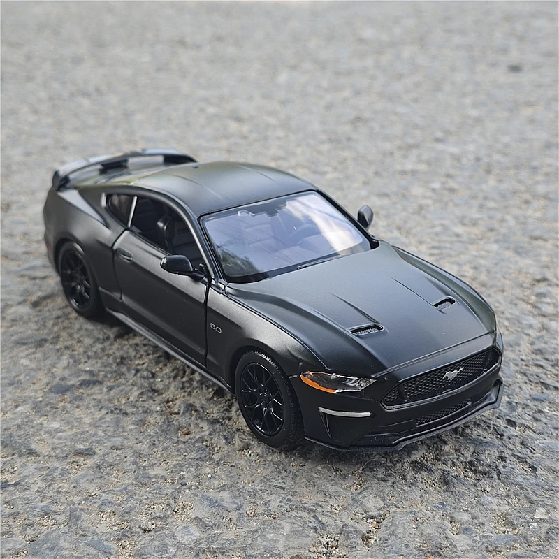 1:24 Mustang GT 2018 Legierung Sportwagen Modell Druckguss Metall Rennwagen Modell Hohe Simulation Sammlung Kinder Spielzeug Geschenk Ornament