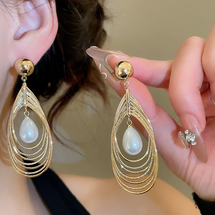 Anting Tetesan Air Eropa dan Amerika untuk Wanita 2025 Desain Fashion Korea Anting Gantung Perhiasan Kepribadian Hadiah