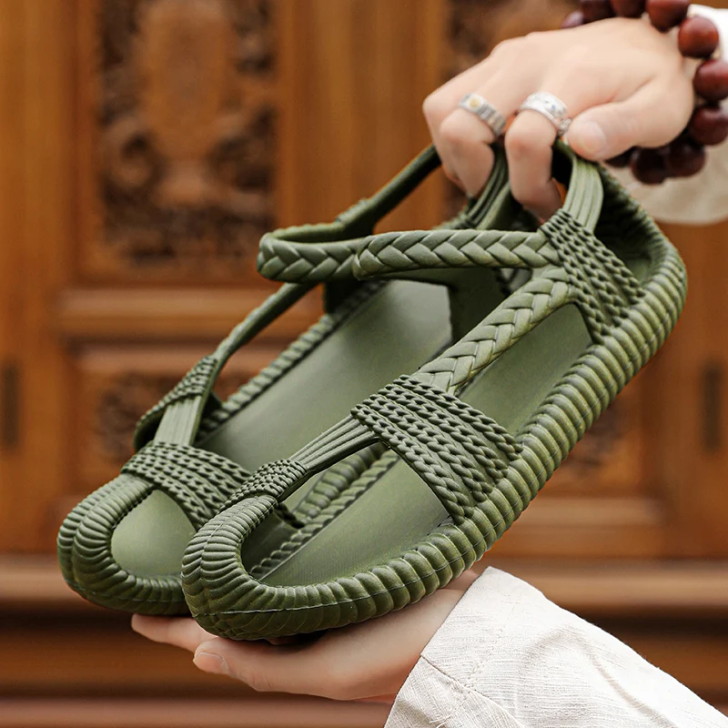 Summer Fashion Men Sandals Beach Slippers Couples Grass Woven Sandals Women Beach Shoes Non-Slip Outdoor Cloud Slippers