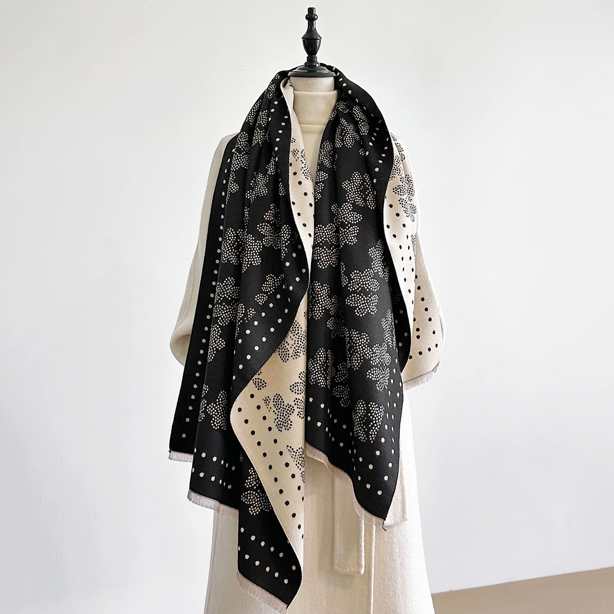 

Новый роскошный брендовый женский шарф с двусторонним принтом, мягкая теплая шаль из пашмины и бабочки, зимний уличный холодостойкий ветрозащитный шарф-одеяло