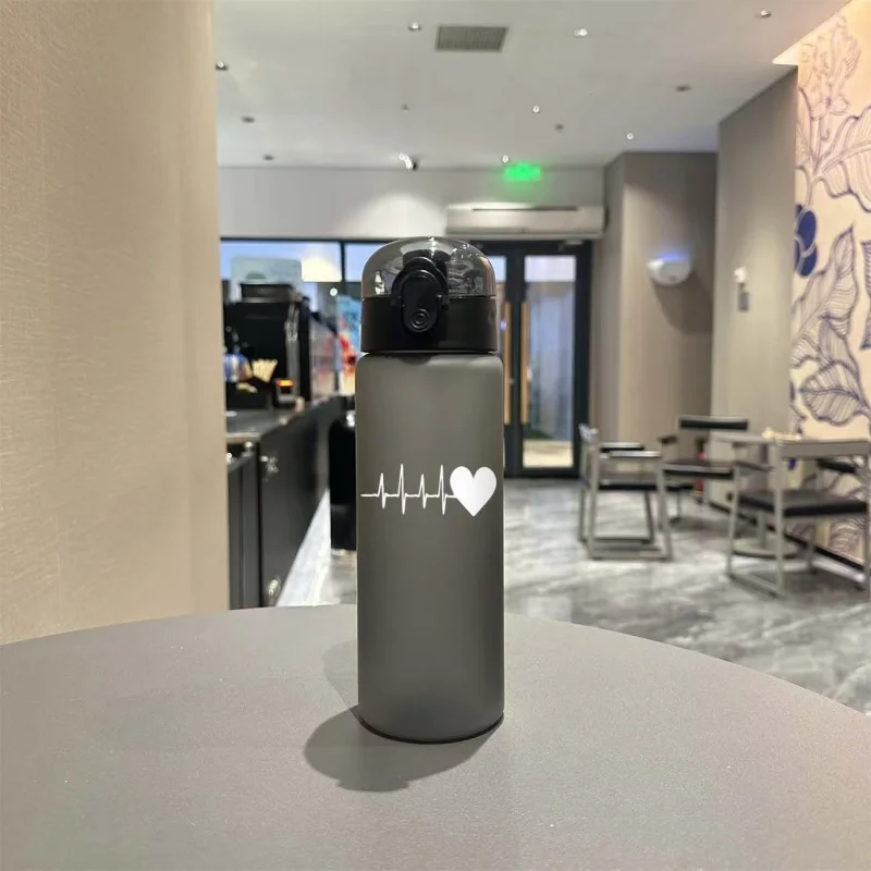 Copo com tema de coração impresso em 3D – Textura de coração 3D vívida, material de qualidade alimentar e sem PVC de 780ml, resistente ao desbotamento com acabamento fosco